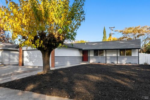 196 Tahoe Dr, Vacaville, CA 95687-5536