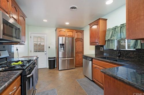 6673 Rexford Dr, Riverside, CA 92504-2131