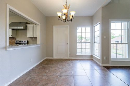 2818 Lk Vly Dr, Garland TX exterior