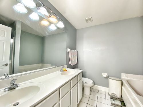 39 Foxcroft Rd, Naperville IL  60565-2361 exterior