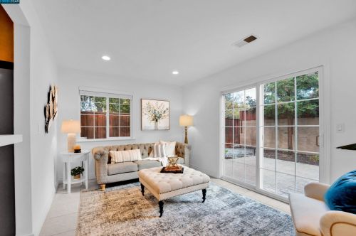 215 Cleopatra Dr, Concord CA  94523-3411 exterior
