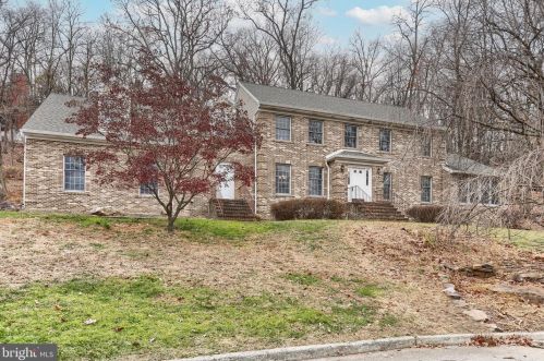 4712 Laurel Dr, Harrisburg, PA 17110-3240