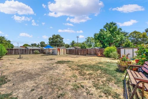 260 Walnut Ave, Vacaville, CA 95688-4418