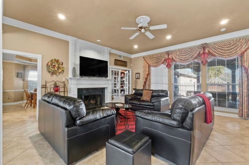 2106 Shari Ln, Garland TX 75043-1459 exterior