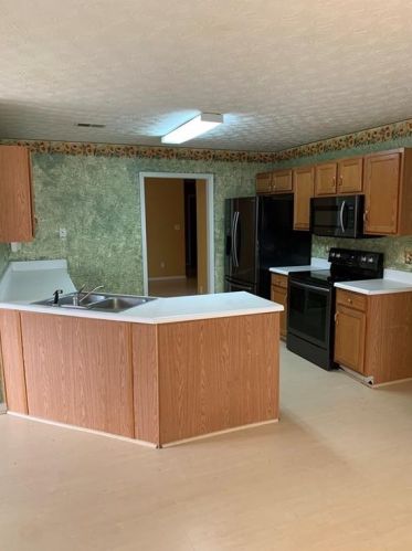 3208 Tuggle Ives Dr, Buford, GA 30519-7595