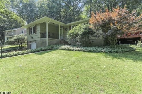 9 Hillside Ter, Morristown, NJ 07960-3710