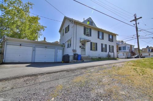 15 2nd St, Bangor, PA 18013-1956