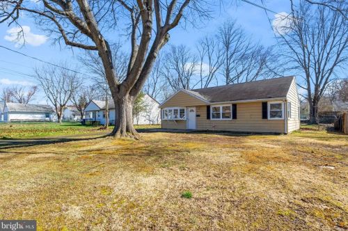 20 Dixfield Ave, Trenton, NJ 08618-1514