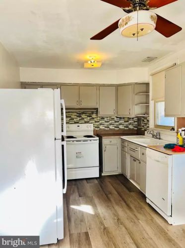 8125 Farnsworth St, Philadelphia PA 19152-3008 exterior