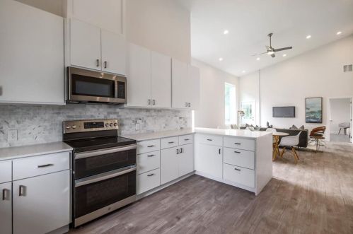5008 Baker St, Austin TX  78721-1511 exterior