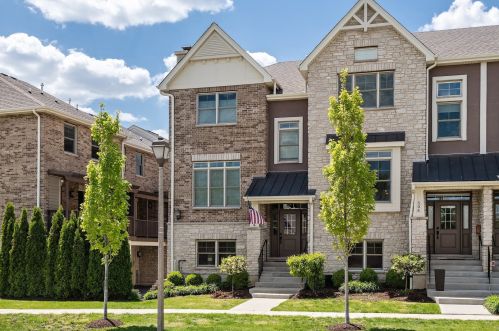 506 York St, Elmhurst, IL 60126-3943