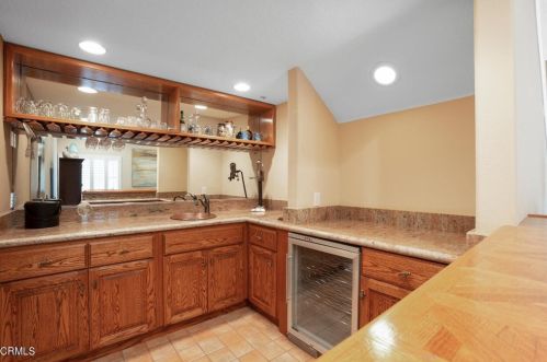 2036 Montecito Dr, Glendale CA  91208-1824 exterior