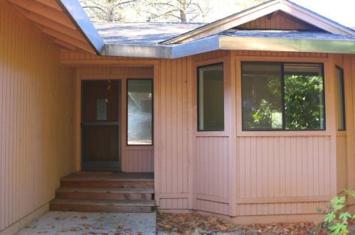 10458 Valley View Dr, Grass Valley, CA 95945-8836