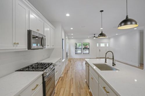 1821 Sylvania Ave, Fort Worth TX  76111-2740 exterior