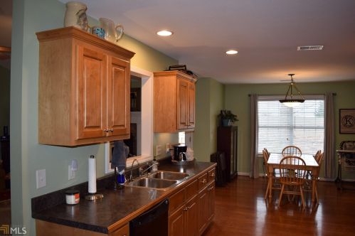 56 Whitney Ct, Cleveland, GA 30528-5874