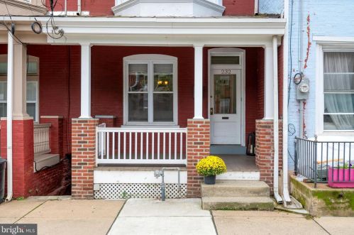 232 Walnut St, Lancaster PA  17602-2342 exterior
