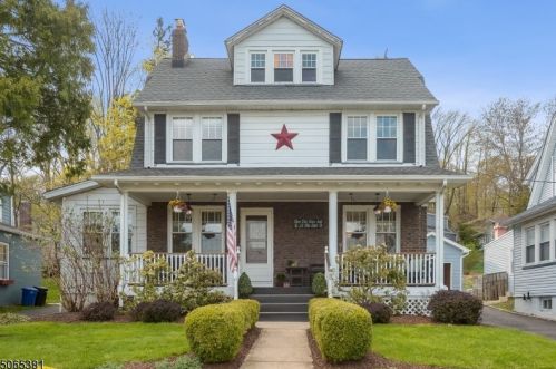 9 Lowell Ave, Town Center, NJ 07052-3801