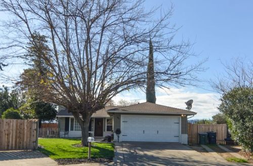 40 Yosemite Dr, Tracy, CA 95376-4869
