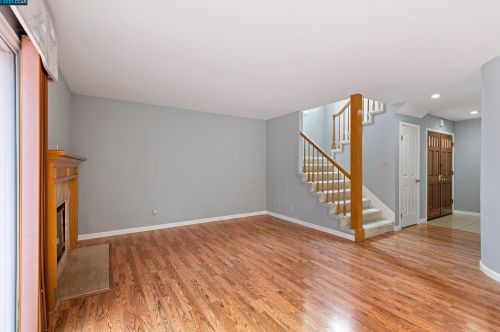 6355 Ridgewood Dr, Hayward, CA 94552-5201