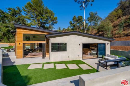 17137 Escalon Dr, Van Nuys CA  91436-4029 exterior