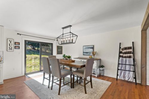 2146 Stonecrest Dr, Lancaster PA  17601-5437 exterior