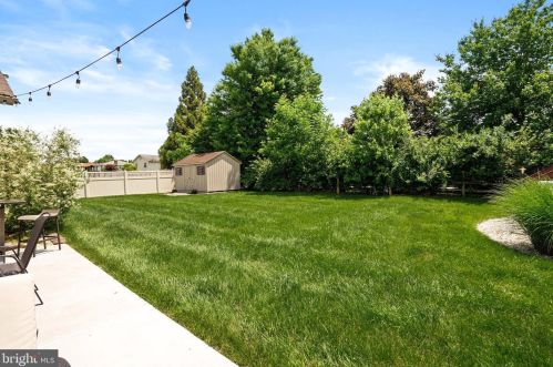 39 Ray Dwier Dr, Trenton NJ  08690-1808 exterior