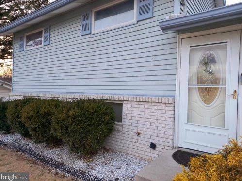 345 Canary Cir, York, PA 17404-5714