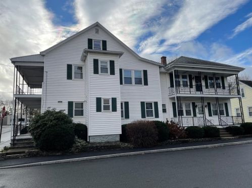 74 Prospect St, Lincoln, RI 02838-1014