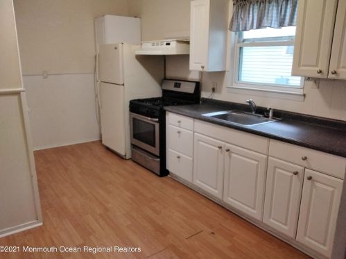 10 Shoreland Ter, Middletown NJ  07748-6201 exterior
