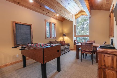 14005 Swiss Ln, Truckee CA  96161-7129 exterior