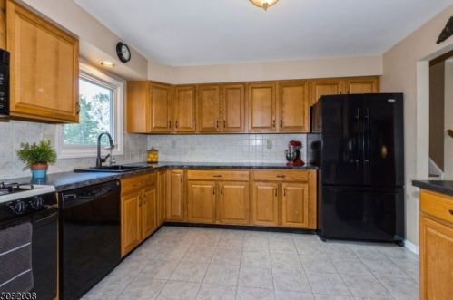 31 Peace Rd, Dover NJ  07869-1021 exterior