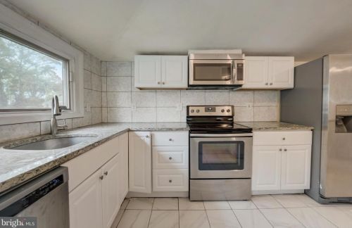 4964 Elm St, Shady Side MD  20764-9655 exterior