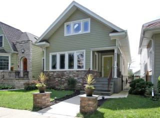5235 Berteau Ave, Chicago, IL 60641-1444