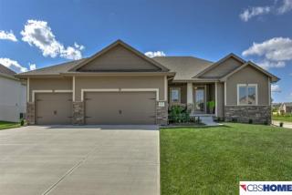 6752 Ridgewood Dr, Omaha, NE 68133-2115