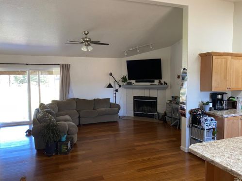 1925 Mountain View Ln, Redwood Valley, CA 95470-9751