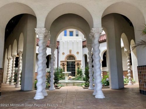 400 Deal Lake Dr, Tinton Falls NJ 07712-5174 exterior