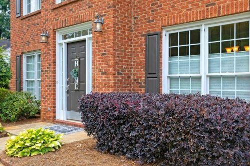 913 Evian Dr, Kennesaw, GA 30152-2803