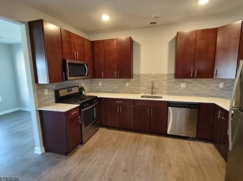 85 Sowers Dr, Hackettstown, NJ 07840-7625