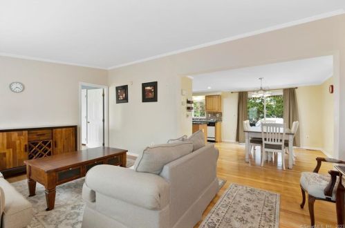 3 Laurel Cir, East Windsor, CT 06088-1717