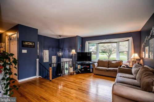 2275 Raleigh Dr, Lancaster, PA 17601-2985