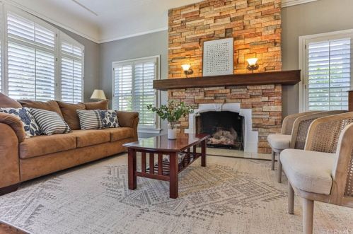 2019 Chilton Dr, Glendale CA  91201-1169 exterior