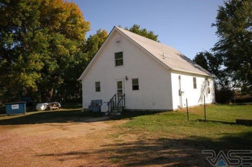 31302 471st Ave, Burbank, SD 57010-6401