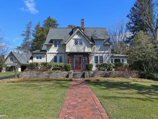 602 Sherwood Pkwy, Mountainside, NJ 07092-2519