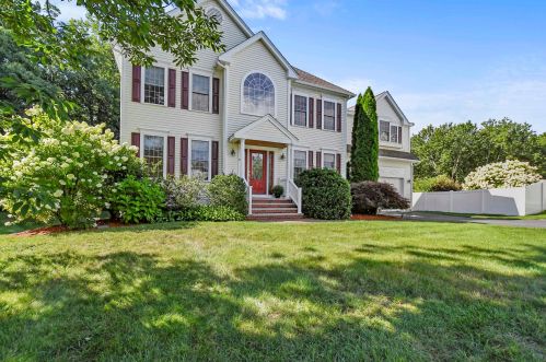 25 Wild Rose Dr, Nashua, NH 03063-2826