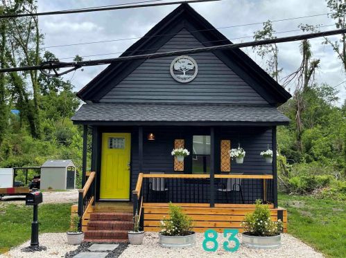 83 Savannah St, Newnan, GA 30263-2520