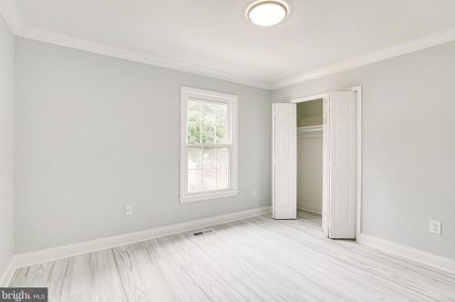 6309 Capella Ave, Springfield VA  22015-3220 exterior