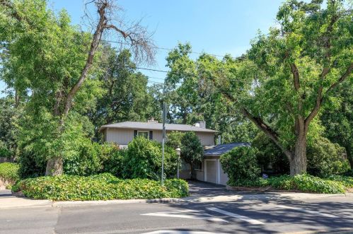 1205 Edgebrook Dr, Modesto, CA 95354-1534