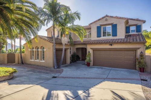 845 Vista Point Cir, Vista, CA 92084-6666