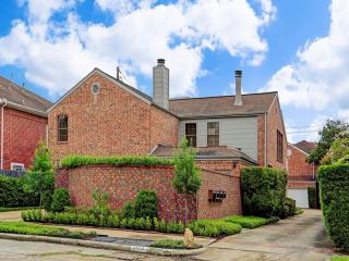 2413 Potomac Dr, Houston TX  77057-4520 exterior