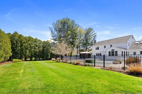 31 Beechwood Ln, Wapping, CT 06074-4300
